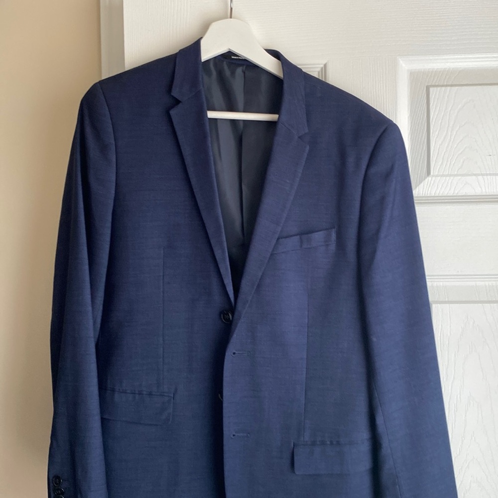 Unworn H&M Men Suit Size 36R with 32R pants
